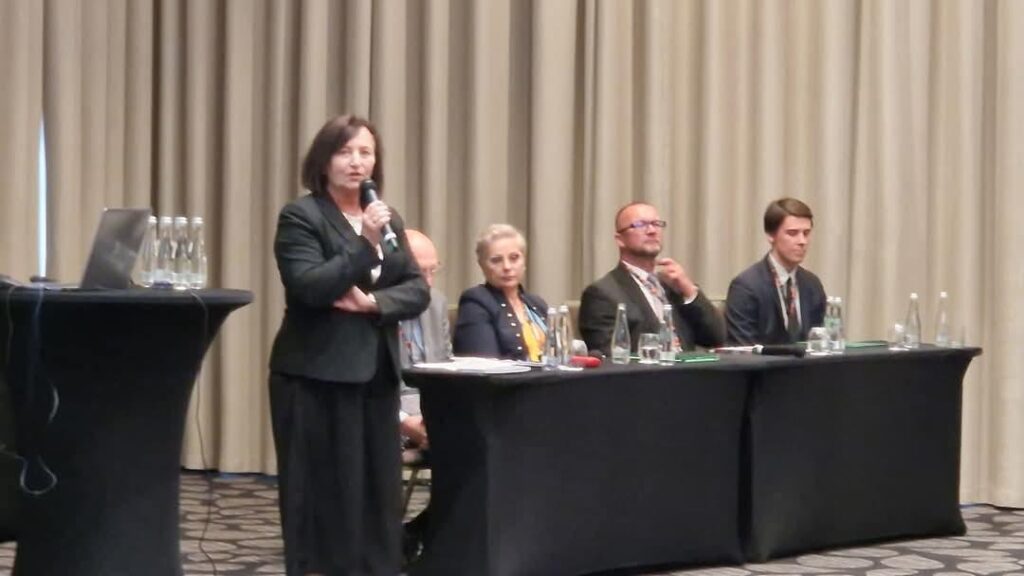 Główny Geodeta Kraju Alicja Kulka na seminarium podsumowującym XLIX Ogólnopolski Konkurs Jakości Prac Scaleniowych