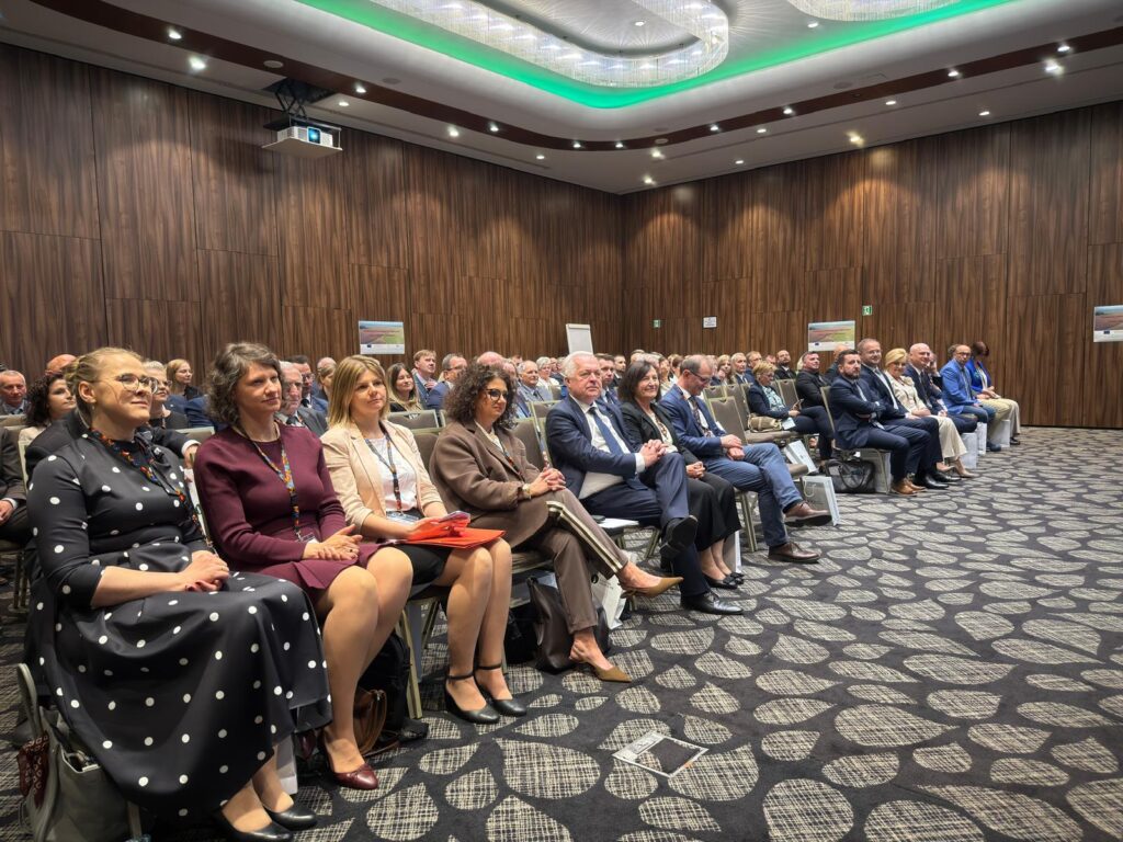 Główny Geodeta Kraju Alicja Kulka na seminarium podsumowującym XLIX Ogólnopolski Konkurs Jakości Prac Scaleniowych