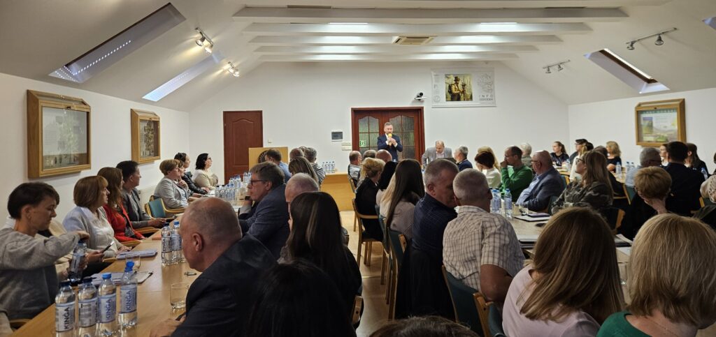 Wystąpienie Wicewojewody Śląskiego Adama Zaczkowskiego podczas szkolenia INFO-OŚRODEK