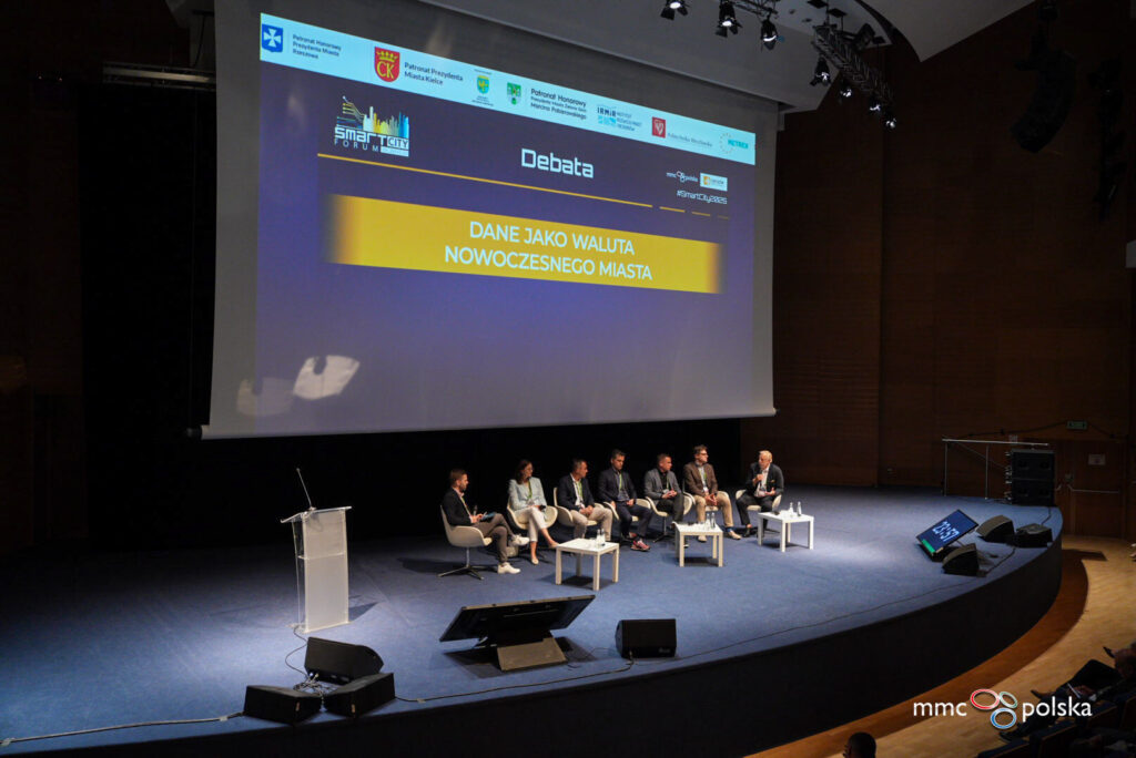 Zastępca GGK dr inż. Anna Bober podczas debaty Smart City Forum