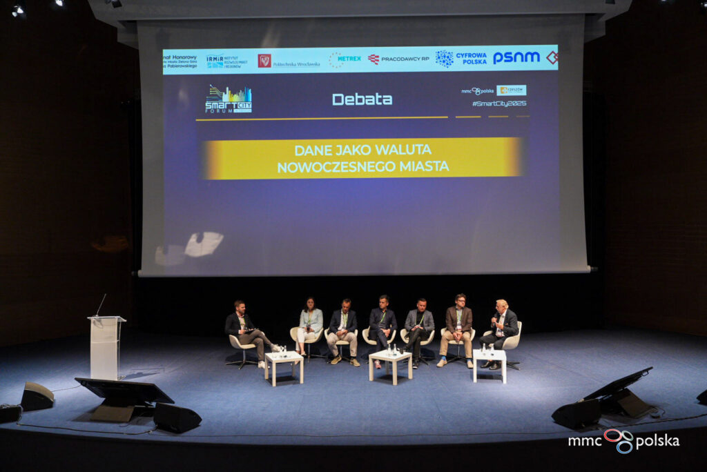 Zastępca GGK dr inż. Anna Bober podczas debaty Smart City Forum