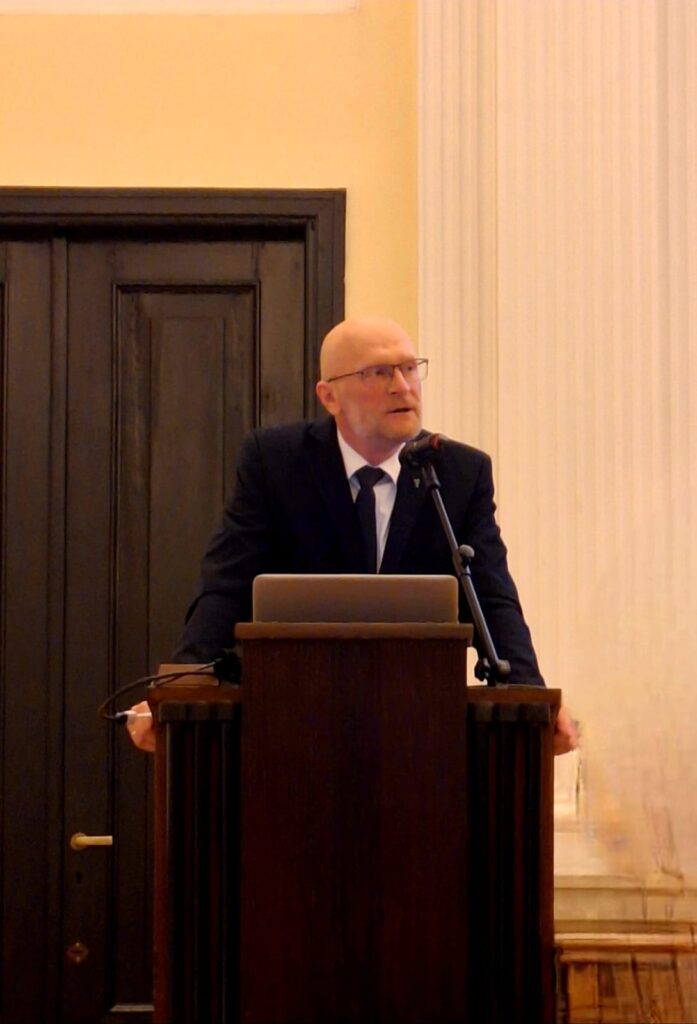 1-3 Główny Geodeta Kraju Andrzej Żylis na inauguracji roku akademickiego Wydziału Geodezji i Kartografii Politechniki Warszawskiej