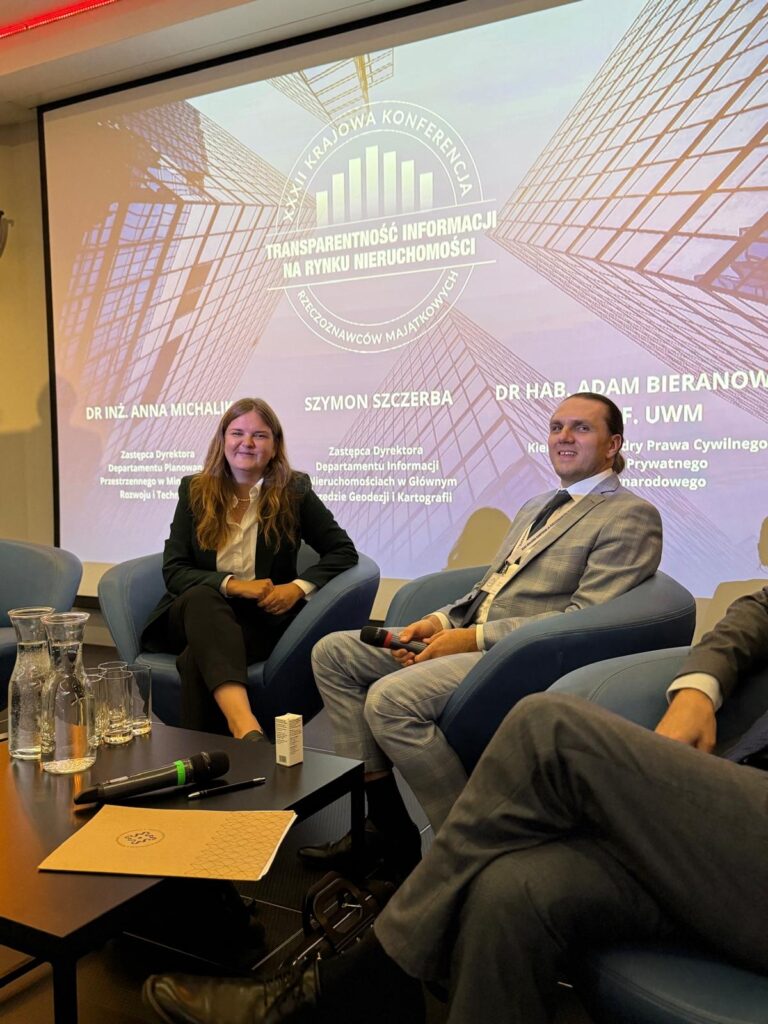 Zastępca Dyrektora w Departamencie Informacji o Nieruchomościach Szymon Szczerba w panelu dyskusyjnym na XXXII Krajowej Konferencji Rzeczoznawców Majątkowych