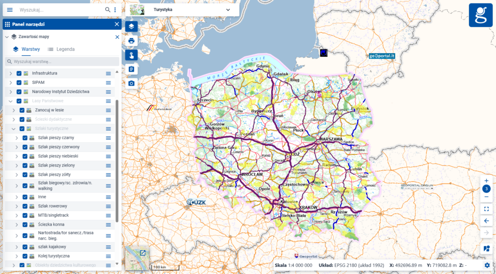 zrzut ekranu prezentujący moduł "Turystyka" w serwisie www.geoportal.gov.pl

