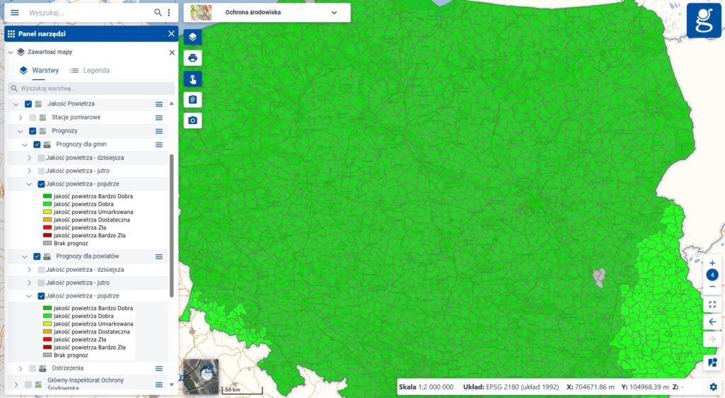 zrzut ekranu z serwisu www.geoportal.gov.pl prezentujący warstwę jakość powietrza na dany dzień z podziałem dla gmin, powiatów