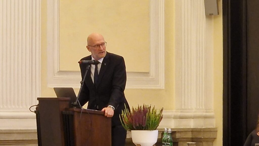 1-3 Główny Geodeta Kraju Andrzej Żylis na inauguracji roku akademickiego Wydziału Geodezji i Kartografii Politechniki Warszawskiej