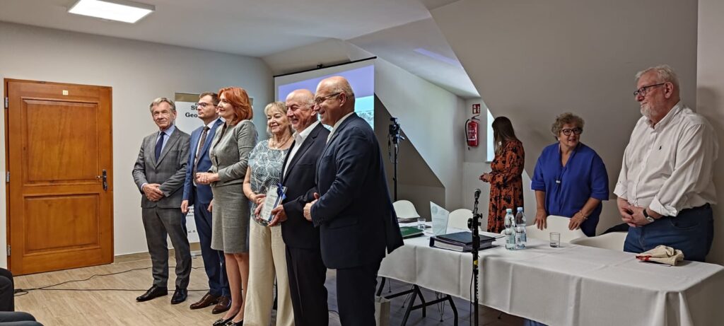 Uczestnicy uroczystych obchodów 20-lecia powstania Muzeum Geodezji i Kartografii im. Eugeniusza Romera w Opatowie