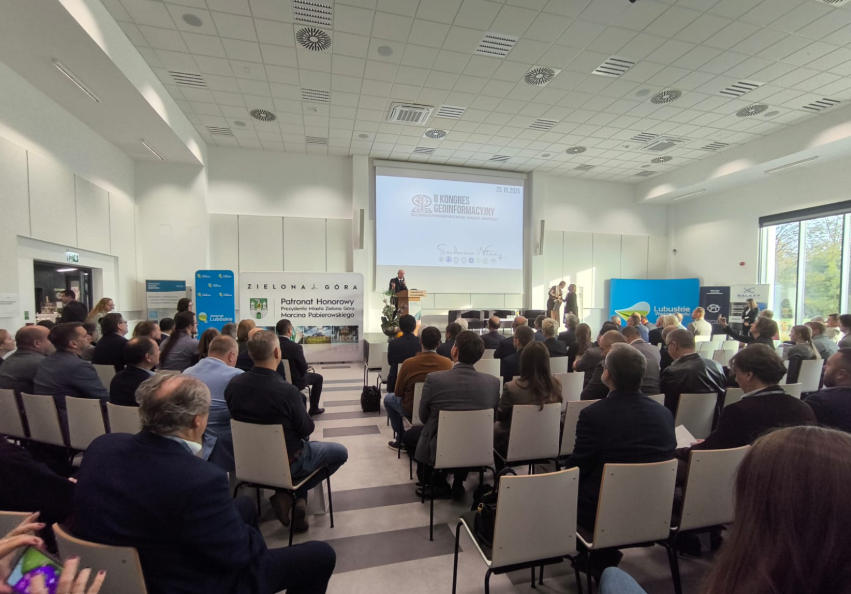 Główny Geodeta Kraju Andrzej Żylis podczas otwarcia II Kongresu Geoinformacyjnego