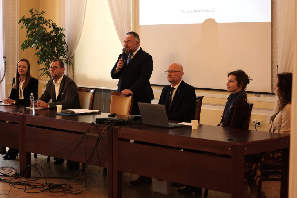 Główny Geodeta Kraju Andrzej Żylis na spotkaniu przedstawicieli administracji geodezyjnej i kartograficznej województwa mazowieckiego