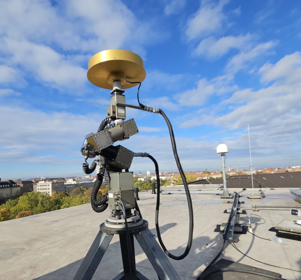 Rys. 3 - Stanowisko pracy robota do kalibracji anten GNSS