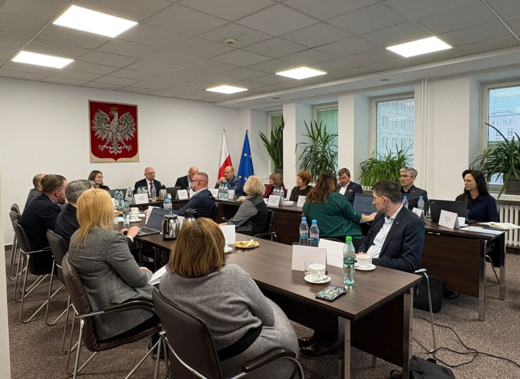 Zdjęcie przedstawiające uczestników posiedzenia