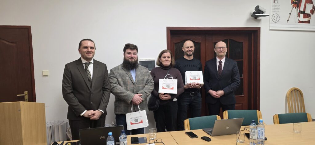 Prelegenci i wyróżnieni uczestnicy konferencji GUGiK – geodezja, kartografia, Ustroń 2025, eksperci danych przestrzennych