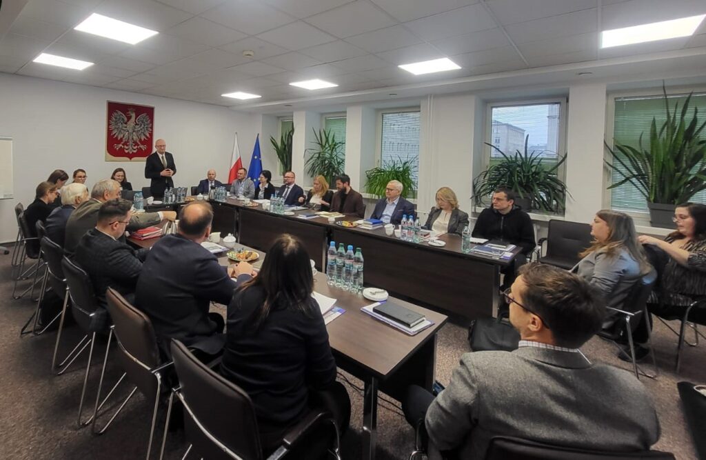 Przewodniczący Rady IIP Andrzej Żylis oraz przedstawiciele Rady Infrastruktury Informacji Przestrzennej podczas posiedzenia.