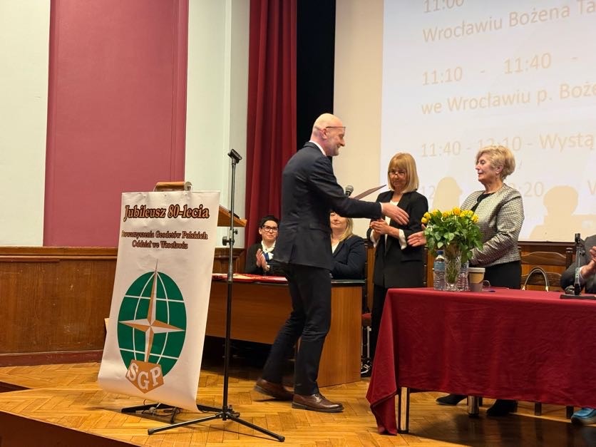 Główny Geodeta Kraju Andrzej Żylis podczas uroczystych obchodów 80-lecia SGP Wrocław