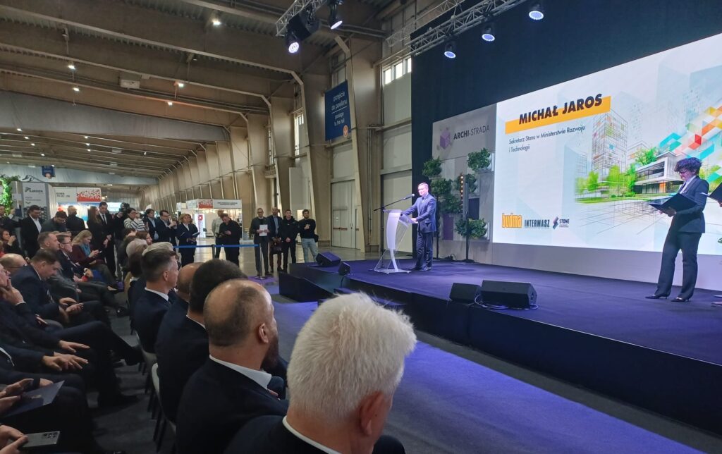 4 - Sekretarz Stanu w MRiT Michał Jaros na Targach BUDMA