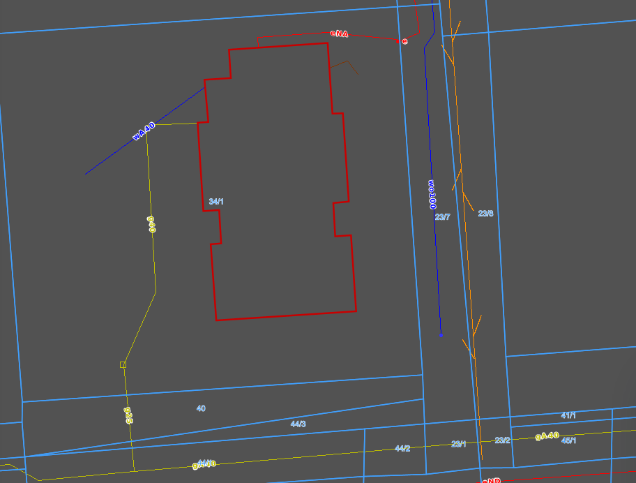 Ilustracja przedstawia widoczność warstw Ewidencja gruntów i budynków oraz Uzbrojenie terenu na zmienionym tle mapy