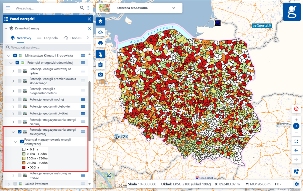 Zrzut ekranu z serwisu www.geoportal.gov.pl, prezentujący nową usługę „Potencjał magazynowania energii elektrycznej”.