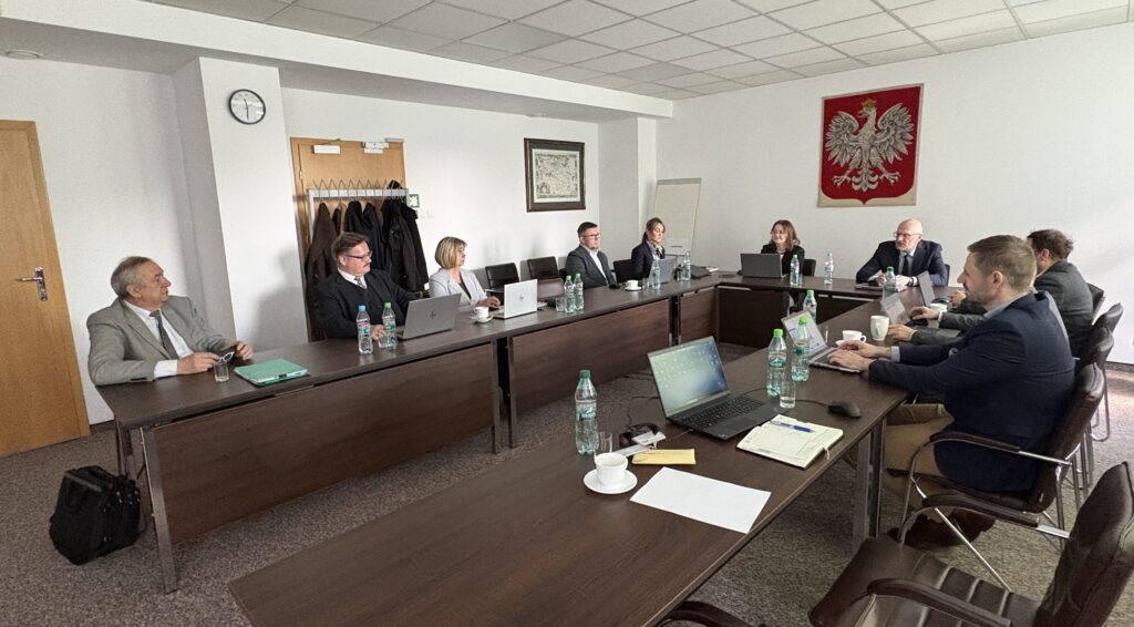 uczestnicy spotkania przedstawicieli Związku Powiatów Polskich z Głównym Geodetą Kraju