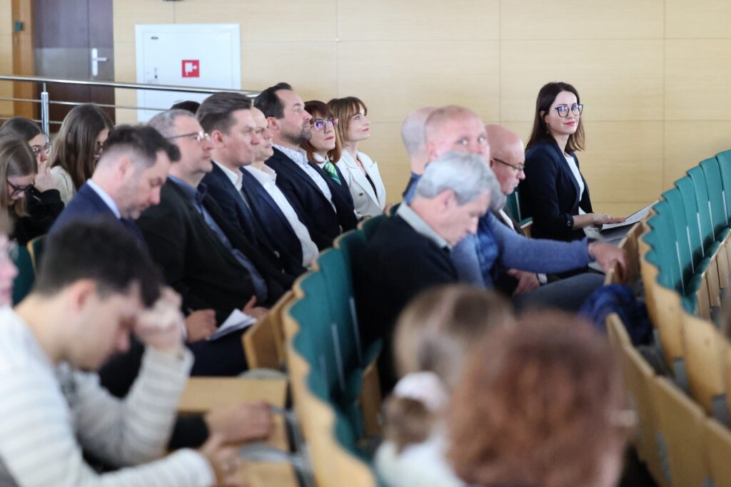 Publiczność podczas sesji zorganizowanej z okazji obchodów Światowego Dnia Geodety na Politechnice Świętokrzyskiej