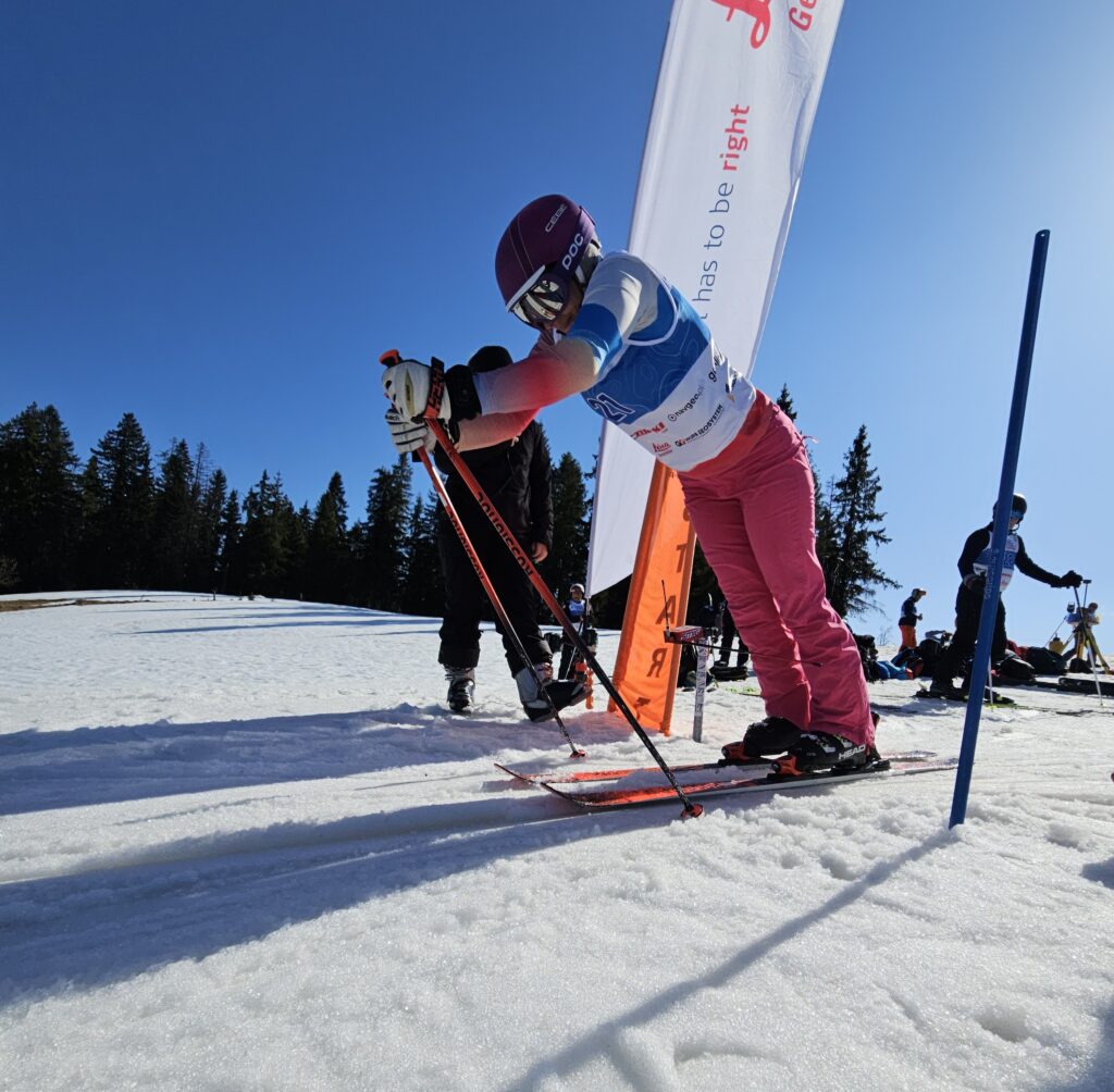 start zawodniczki w konkurencji zjazdowej