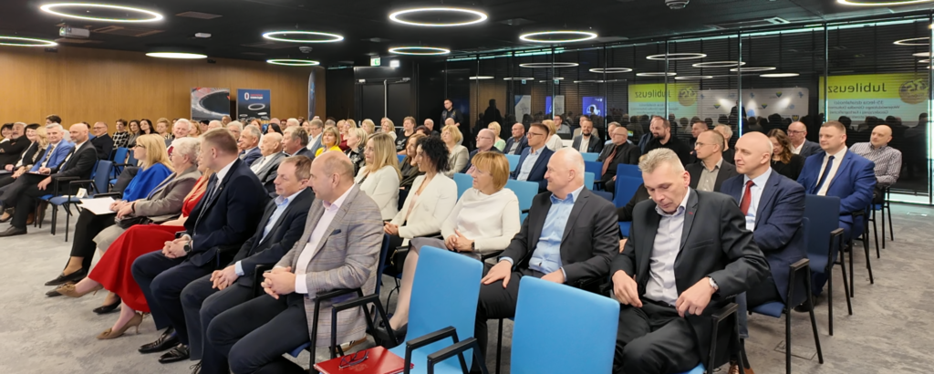 Uczestnicy spotkania podczas uroczystości