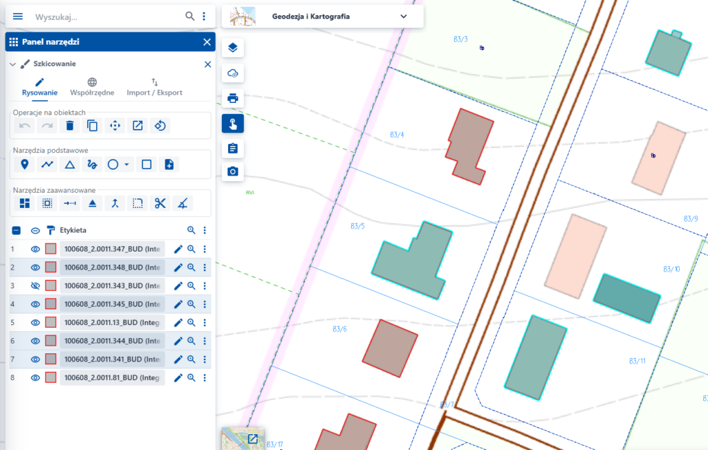 Zrzut ekranu przedstawia otwarte narzędzie „Szkicowanie”. Na mapie widoczne są obiekty wybrane do selekcji oraz obiekty z włączoną widocznością.