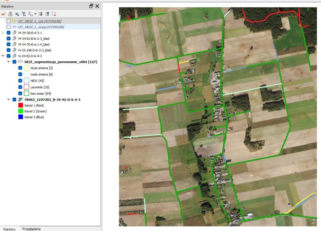 Ilustracja przedstawia zrzut z wynikami detekcji przeprowadzonej w QGIS z wykorzystaniem przygotowanych wtyczek