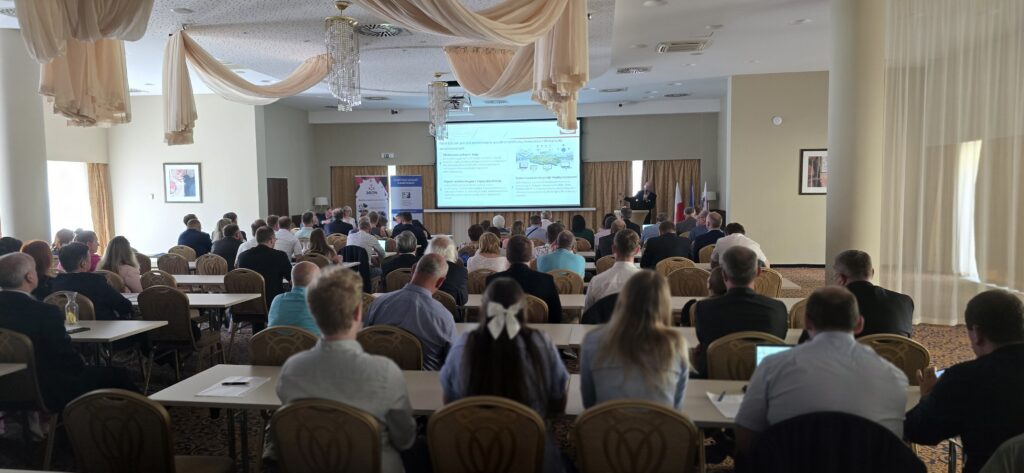 Uczestnicy XXX Czesko-Słowacko-Polskich Dni Geodezji podczas obrad konferencyjnych w Lázně Bělohrad
