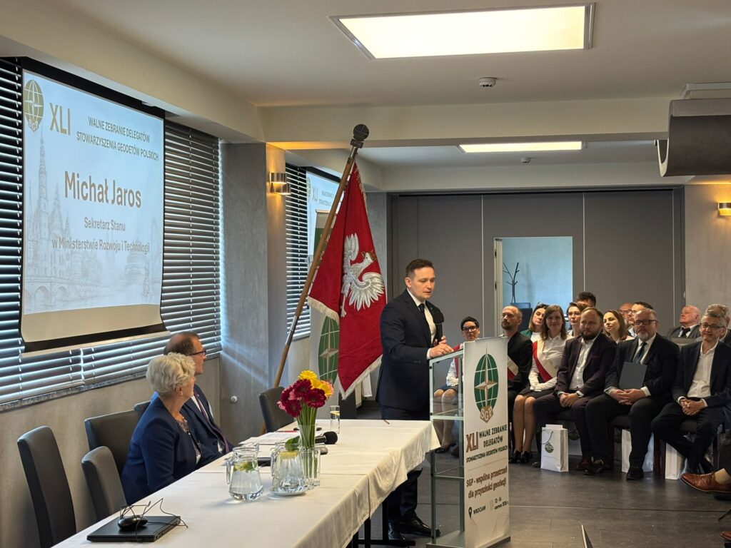 Wiceminister Rozwoju i Technologii Michał Jaros podczas XLI Walnego Zebrania Delegatów Stowarzyszenia Geodetów Polskich