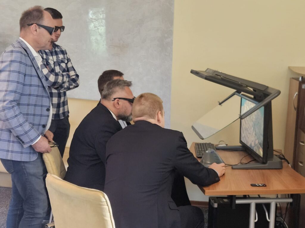 uczestnicy specjalistycznego szkolenia z zakresu wykorzystania danych PZGiK oraz systemów GUGiK