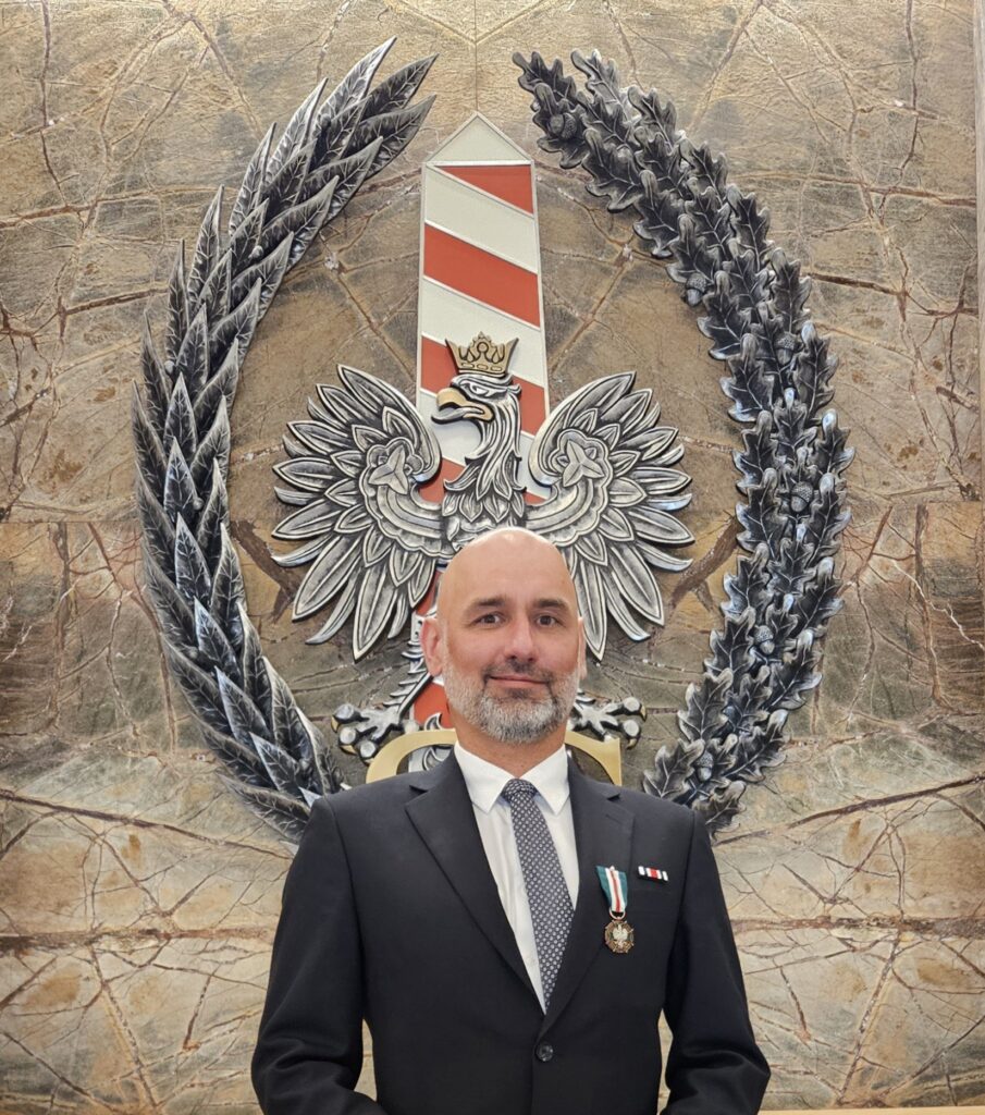Odznaczony główny specjalista GUGiK Szymon Wajda