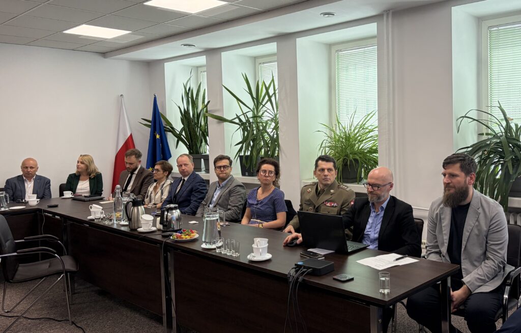 członkowie Rady Infrastruktury Informacji Przestrzennej podczas posiedzenia 08.07.2026 r.