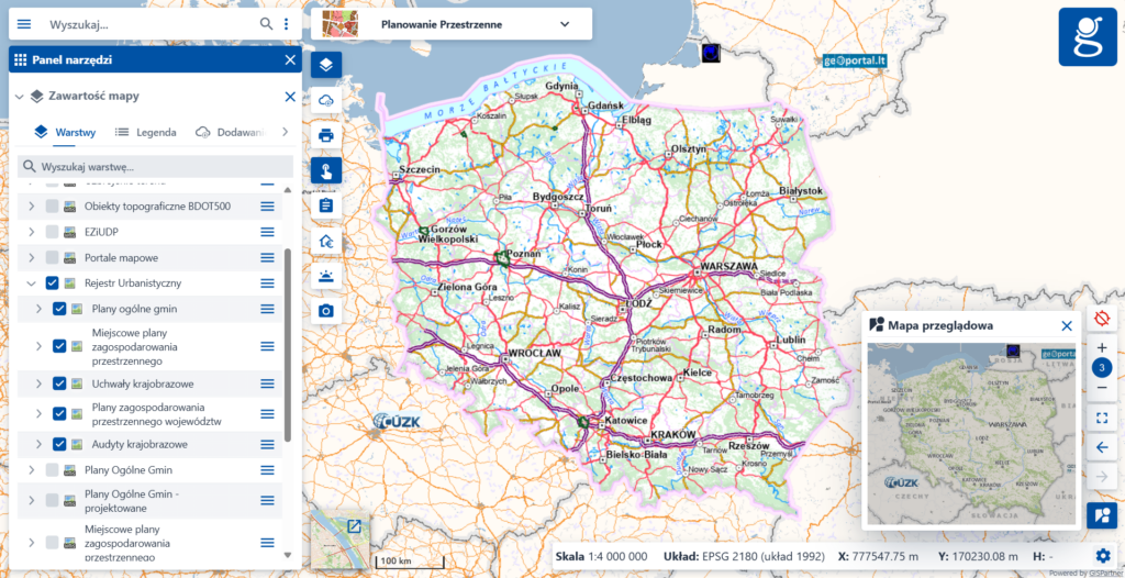 Zrzut ekranu z modułu tematycznego Planowanie Przestrzenne. Na mapie przedstawiony jest widok włączonych usług Rejestru Urbanistycznego.
