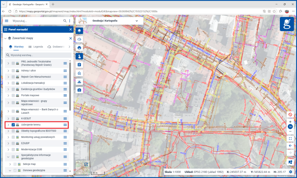 Usługa WMS dotycząca uzbrojenia terenu podłączona w module mapowym Geodezja i Kartografia serwisu www.geoportal.gov.pl