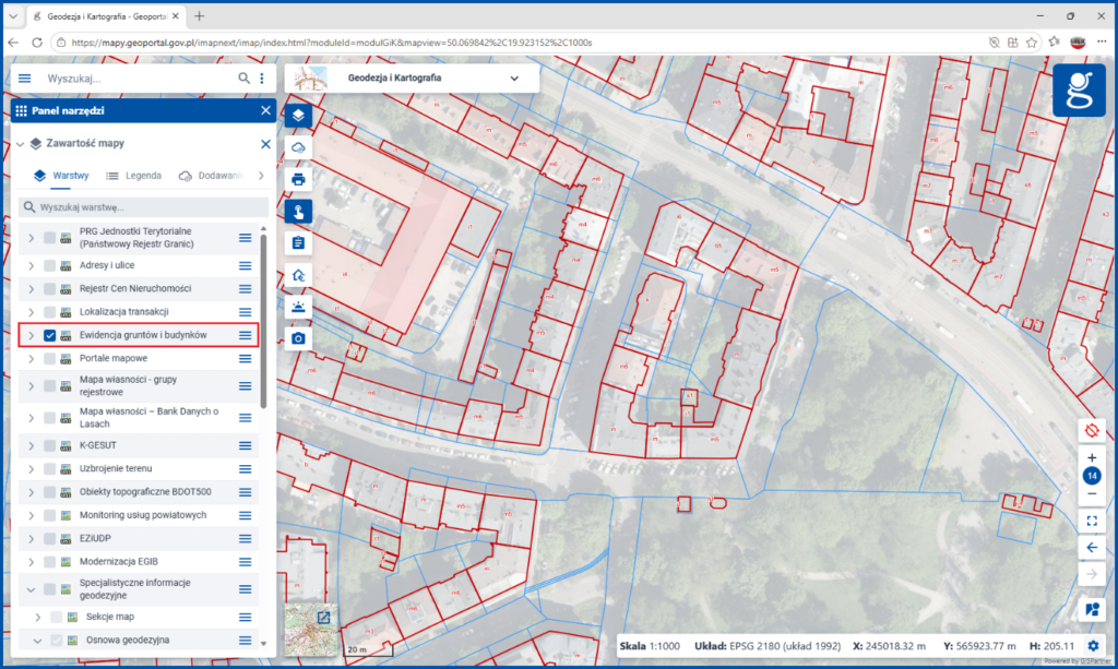 Usługa WMS dotycząca ewidencji gruntów i budynków podłączona w module mapowym Geodezja i Kartografia serwisu www.geoportal.gov.pl