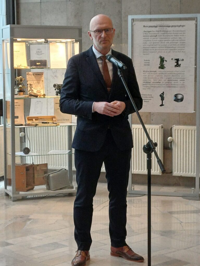 GGK Andrzej Żylis przemawia podczas otwarcia wystawy