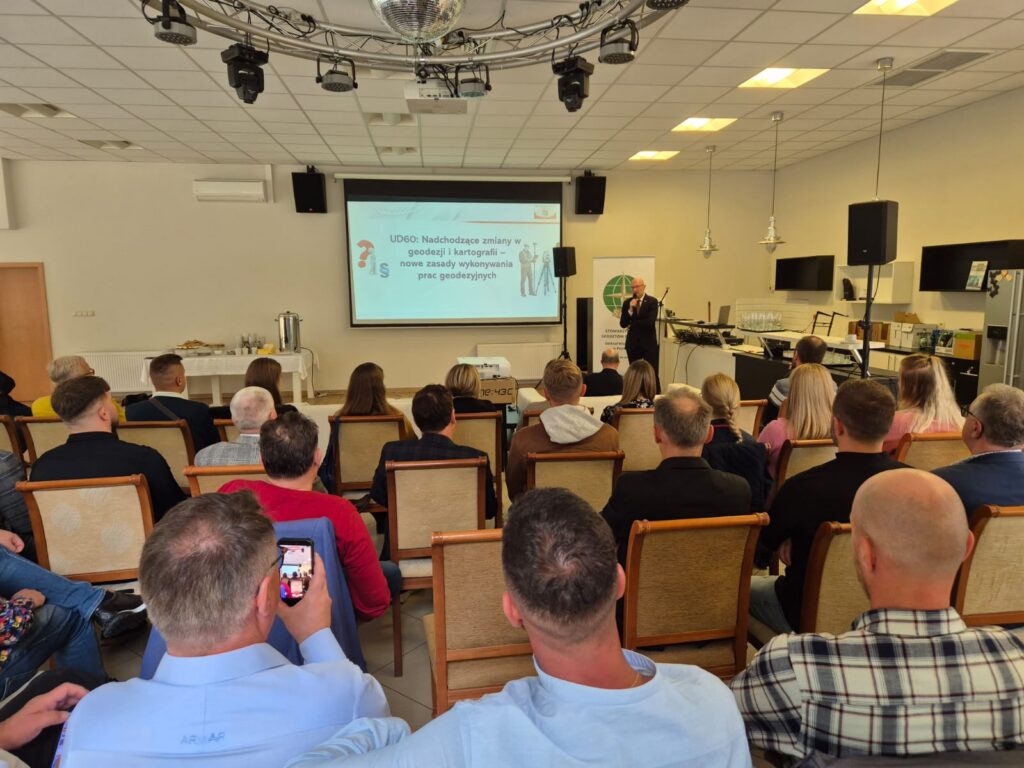Główny Geodeta Kraju Andrzej Żylis podczas otwarcia seminarium