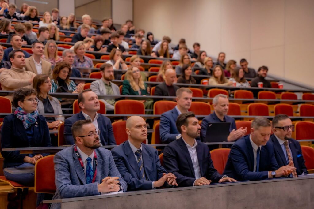 uczestnicy podczas IV Seminarium Naukowo-Technicznym „Realizacja i utrzymanie budowli w warunkach współczesnych zagrożeń”, które odbyło się na Politechnice Bydgoskiej
