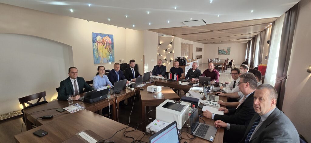 Szymon Szczerba, Zastępca Dyrektora Departamentu Informacji o Nieruchomościach GUGiK, uczestniczy w obradach Stałej Polsko-Słowackiej Komisji Granicznej jako członek polskiej delegacji.